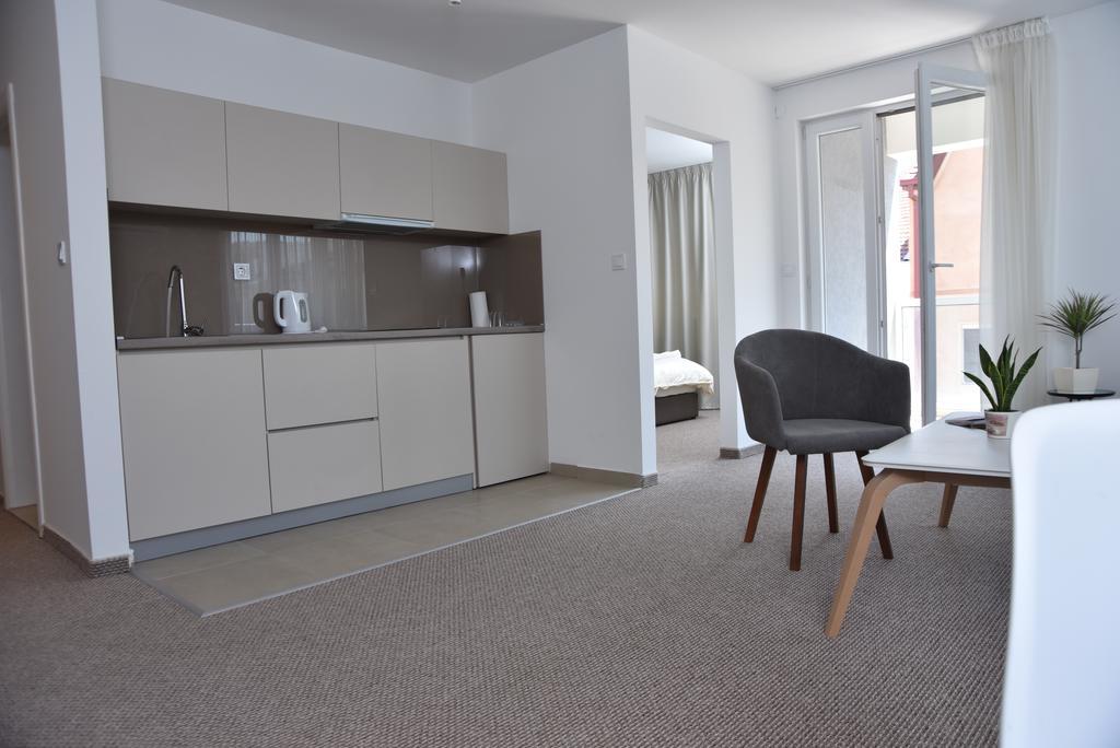 Kozle City Apartments 스코페 객실 사진