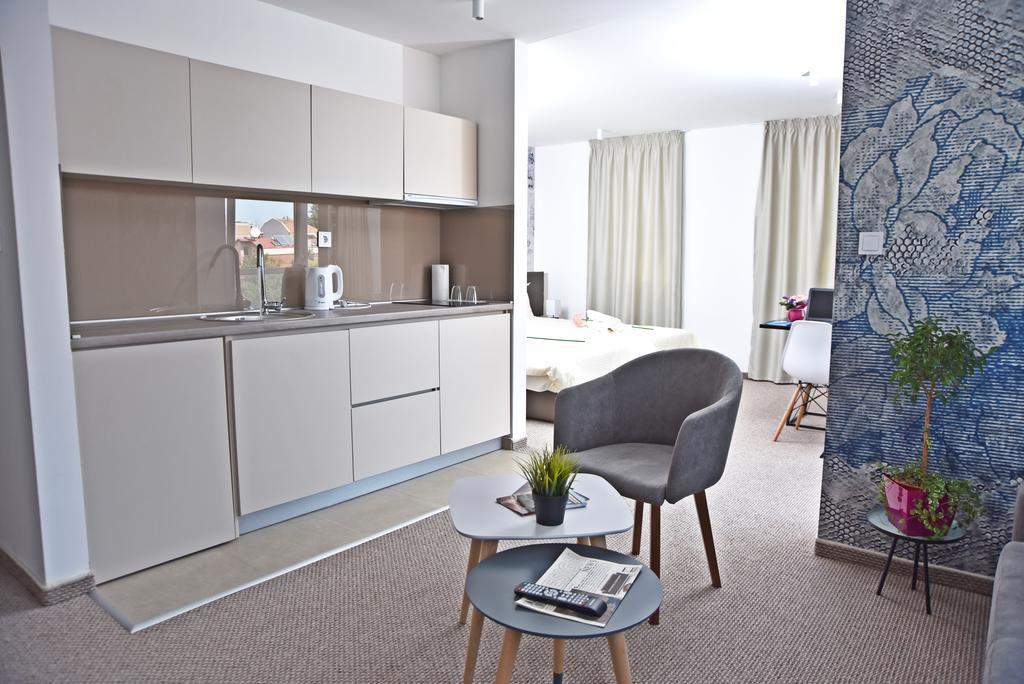 Kozle City Apartments 스코페 객실 사진